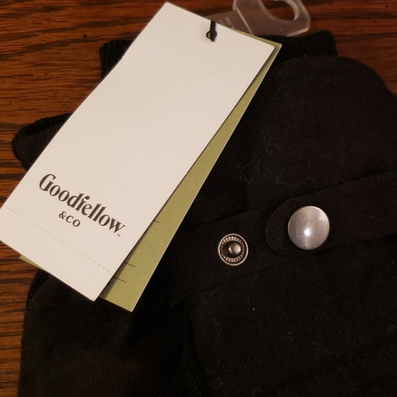Good fellow Wool Gloves  NWT tech touch. Black wool blend gloves medium … - Picture 2 of 4